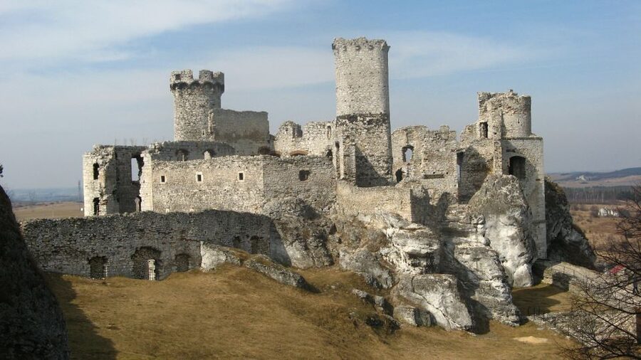 From Krakow: Trail of the Eagles’ Nests Day Tour - How much walking is involved, and how long it can feel