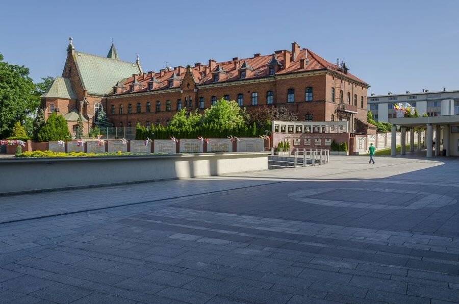 From Krakow: Wadowice & Sanctuary of Divine Mercy Tour - Price and value for a 7-hour Kraków day trip