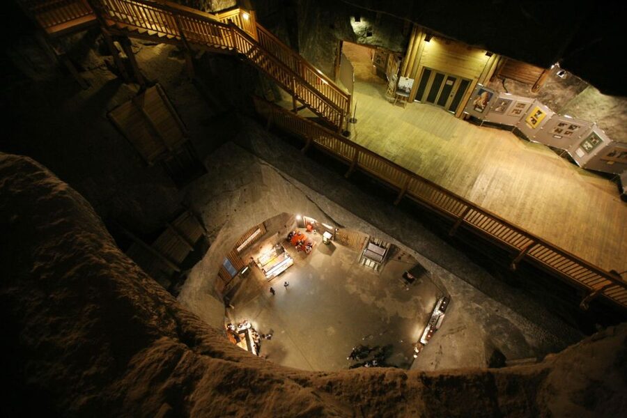 From Kraków: Wieliczka Salt Mine Guided Tour - Getting back to Kraków: the original elevator and finishing strong