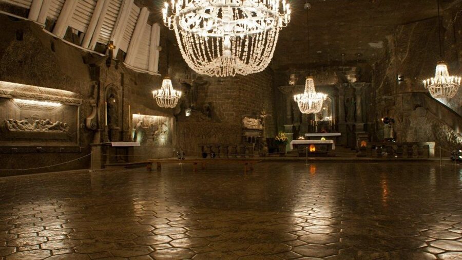 From Krakow: Wieliczka Salt Mine Guided Tour & Transfer - Down the stairs, into the salt world