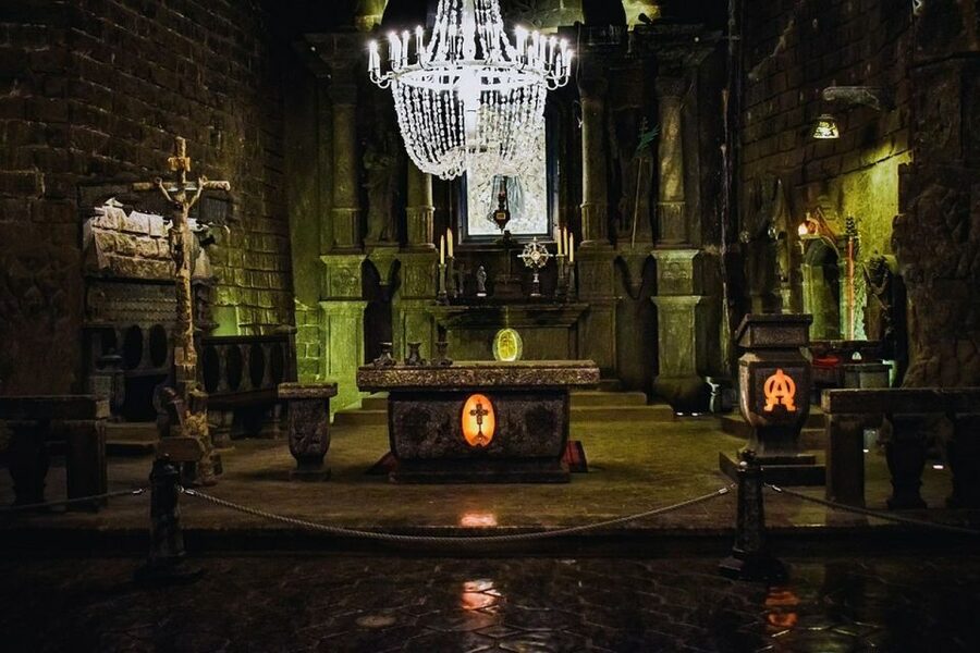 From Krakow: Wieliczka Salt Mine Half-Day Trip with Pickup - Language support and the difference a strong guide makes