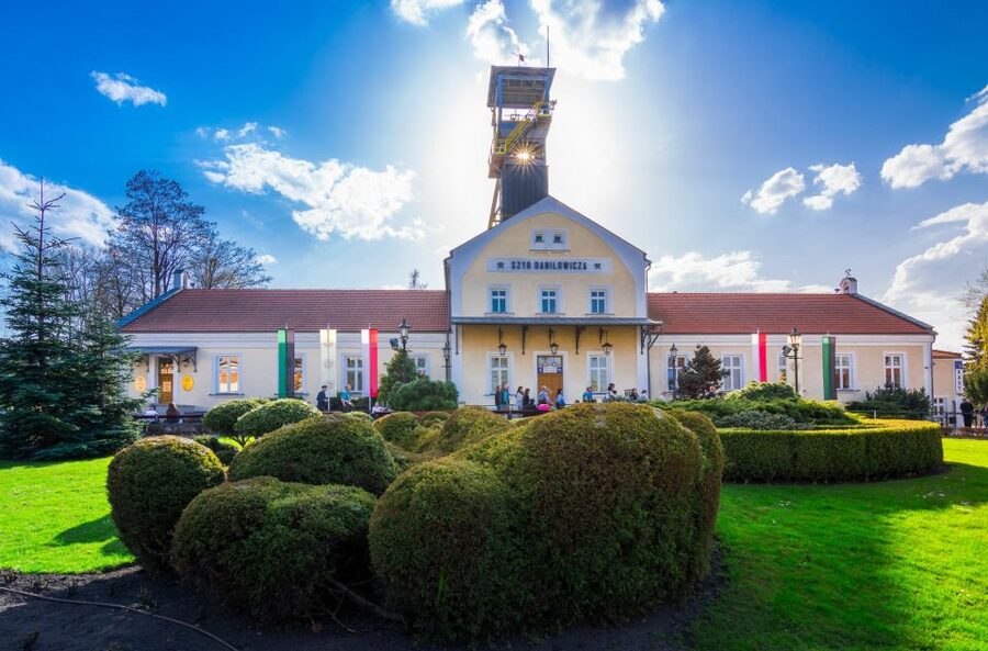 From Krakow: Wieliczka Salt Mine Tour & Skip the Line Ticket - Getting to Wieliczka: 45 Minutes, Air-Conditioned Comfort, and Pickup Options