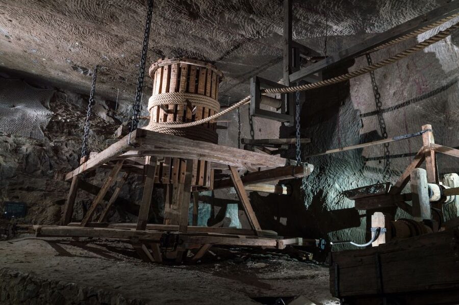 From Krakow: Wieliczka Salt Mine Tour with Guide - Comfort, clothing, and the bag limit (small stuff that saves you time)