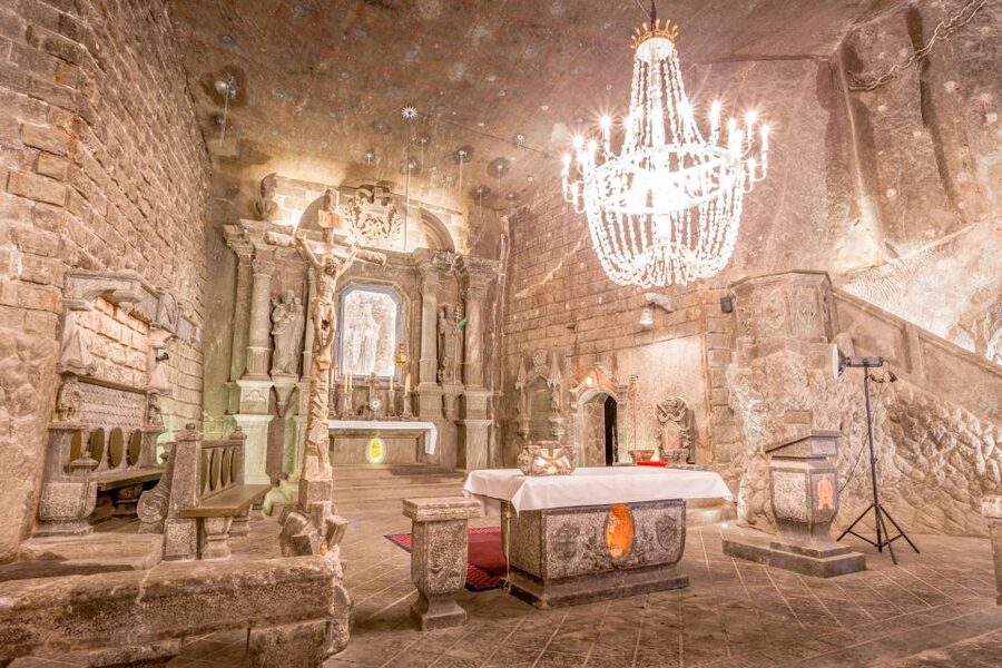 From Krakow: Wieliczka Salt Mine Tour with Hotel Pickup - The return lift, queues, and the souvenir-scan plan