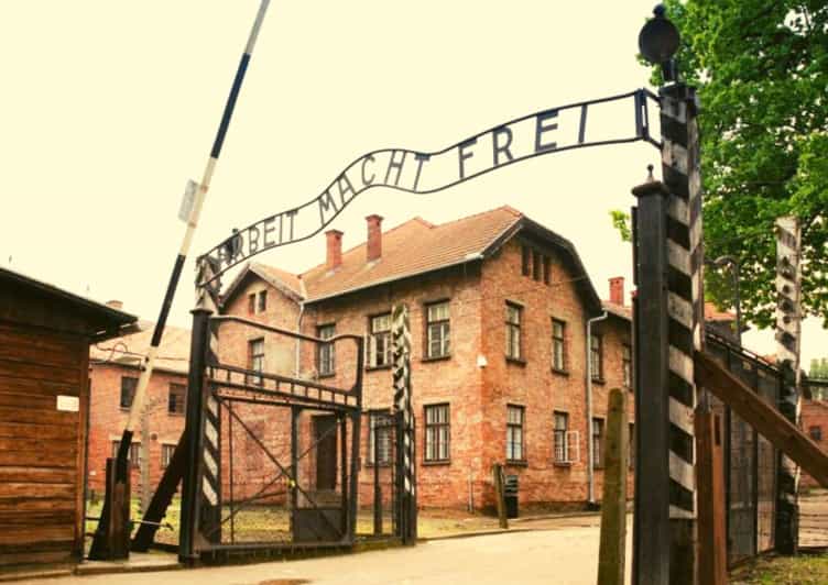 From Warsaw: Auschwitz Day Tour by Private Car with Lunch - Key highlights you’ll feel during this tour