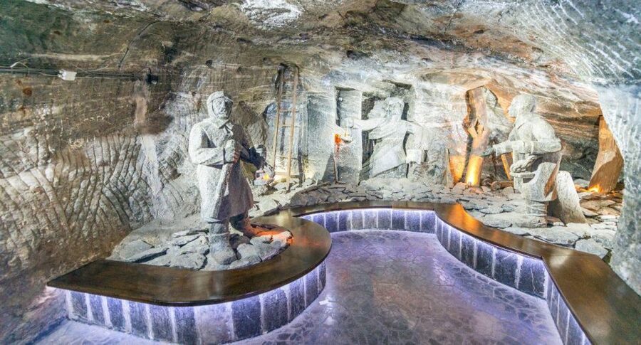 From Warsaw: Guided Tour to Wieliczka Salt Mine and Krakow - Price and Value: Is $220 Fair for What You Get?