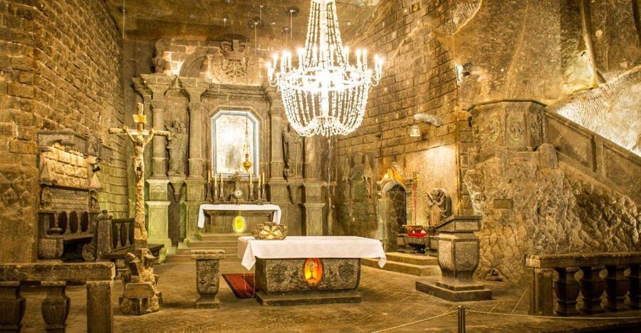 From Warsaw: Guided Tour to Wieliczka Salt Mine and Krakow - Wieliczka Salt Mine: The Underground Sights Worth the Trip