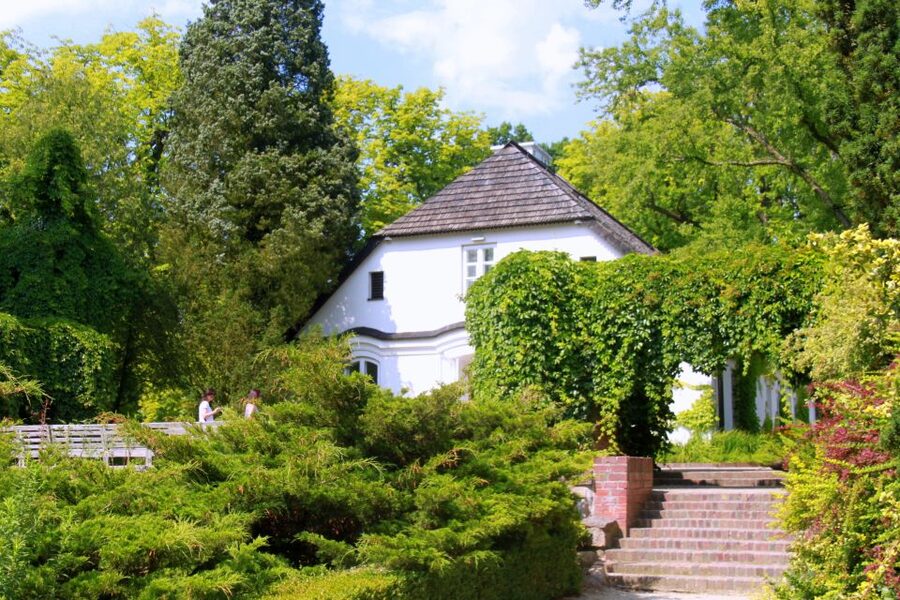 From Warsaw: Tour to Chopin's Birthplace - Żelazowa Wola - Food and small extras that make it feel well-run