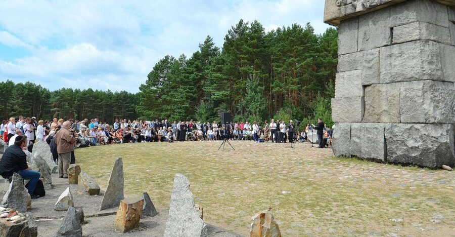 From Warsaw: Treblinka Extermination Camp Private Tour - Treblinka II Memorial: the 17,000 quarry stones you cannot forget
