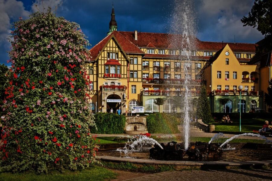 From Wroclaw: Full-Day Stolowe Mountains Trekking Tour - Who this tour suits best (and who should think twice)