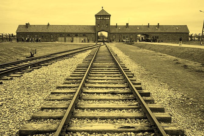 Full-Day Tour of Auschwitz and Wieliczka Salt Mine from Krakow - Early Pickup in Krakow, What the Morning Really Feels Like