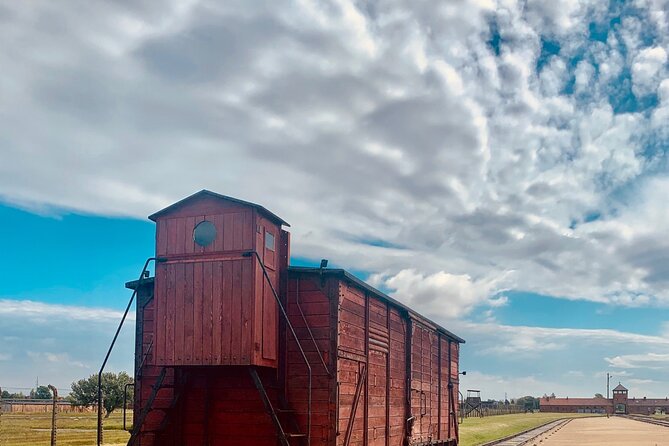 Full-Day Tour of Auschwitz and Wieliczka Salt Mine from Krakow - Footwear, Breaks, and Lunch: Plan Like You’re on a March