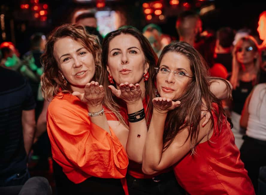 Fun explorers pub Crawl with 1 hour open bar and 3 VIP clubs - Key points to know before you go