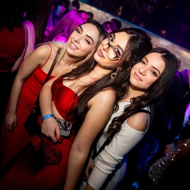 Fun explorers pub Crawl with 1 hour open bar and 3 VIP clubs - Price and value: why $21 can feel like a deal