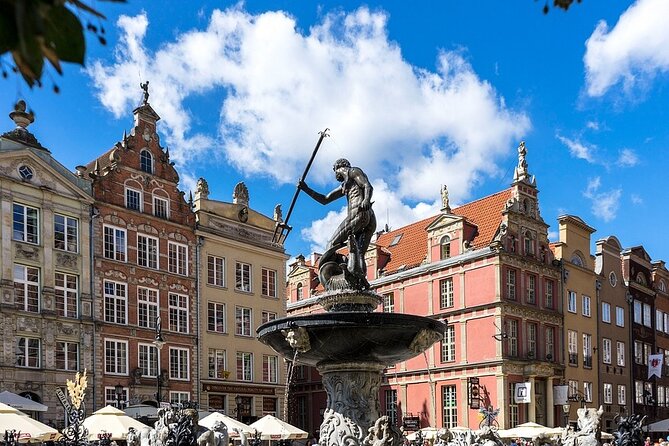 Gdansk and Malbork Castle Small Group Tour from Warsaw with Lunch - The courtyard-to-palace flow, and why the guide matters