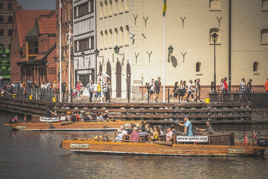 Gdansk: City Cruise on Historical Polish Boat - Ołowianka and Granary Island, Old Meets New