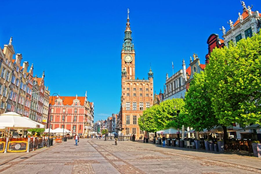 Gdansk: City Highlights Guided Private Bike Tour - Old Town ride: Long Market, Neptune Fountain, and Artus Court energy