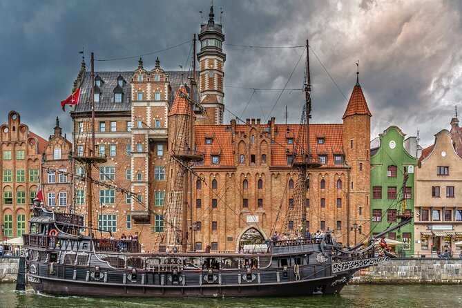 Gdansk Food and Sightseeing Tour with Bart - Green Gate, Daniel Fahrenheit, and the walk toward the islands