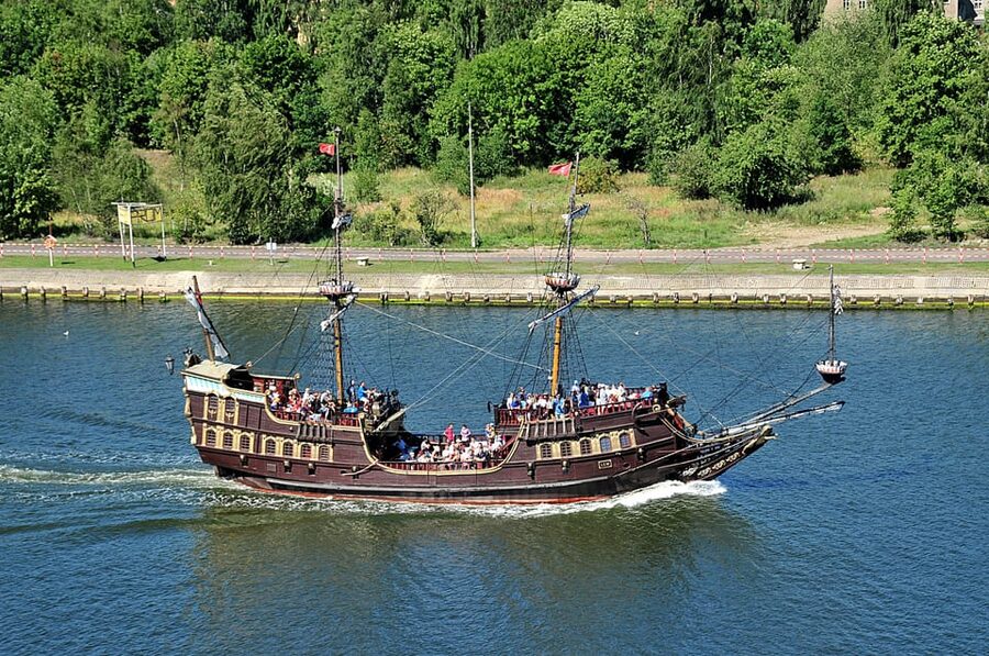 Gdansk: Guided Round-Trip Cruise to Westerplatte - The Full Route: Old Town Waterfront, Port, Shipyard, and Toward Wisłoujście