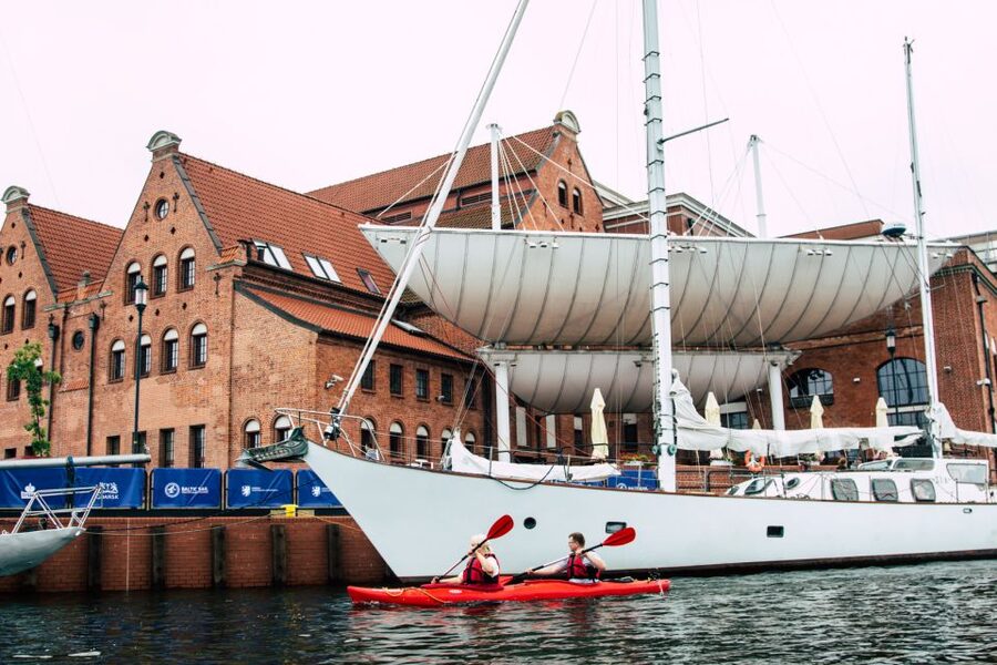 Gdańsk: Islands and Canals Private Kayak Tour - What to bring for a 150-minute Motława paddle
