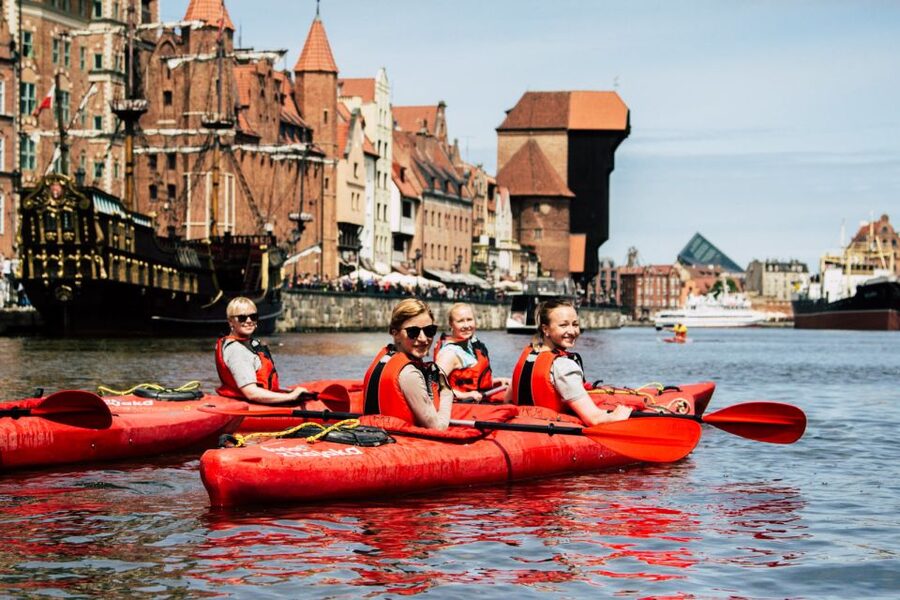 Gdańsk: Islands and Canals Private Kayak Tour - Tour basics: private group, 150 minutes, rain or shine