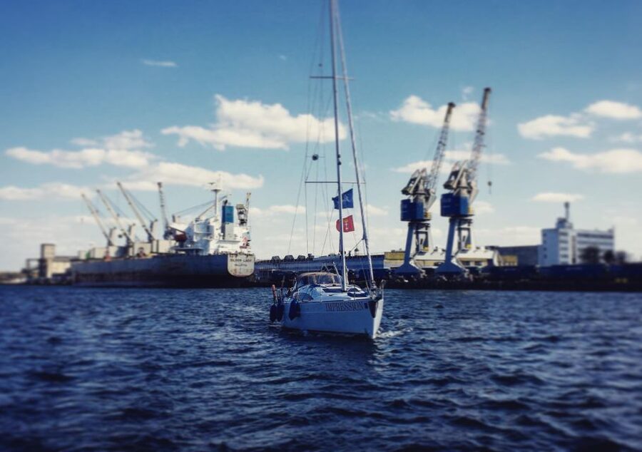 Gdańsk: Motlawa and Port yacht cruise with Welcome Drink - Drink included: prosecco in season, mulled wine when it’s cooler