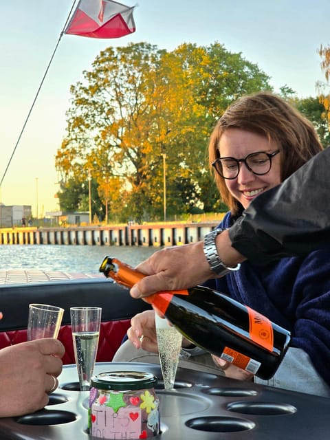 Gdańsk: Motława River Eco Cruise at Sunset with Prosecco - The first river leg: short, scenic, and good for orientation