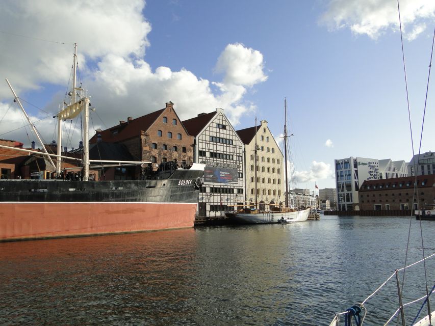 Gdańsk: Motlawa River Sightseeing Catamaran Cruise - Practical tips to get better audio and better photos