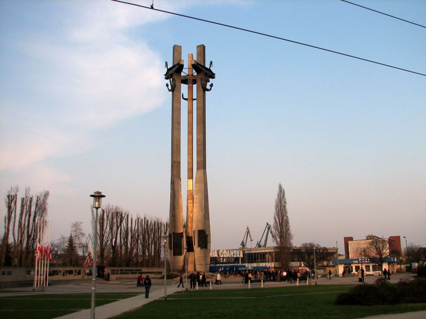 Gdansk: Private Communism Tour with Solidarity Center Museum - Stocznia Gdansk, 17,000 shipbuilders, and the resistance starting line