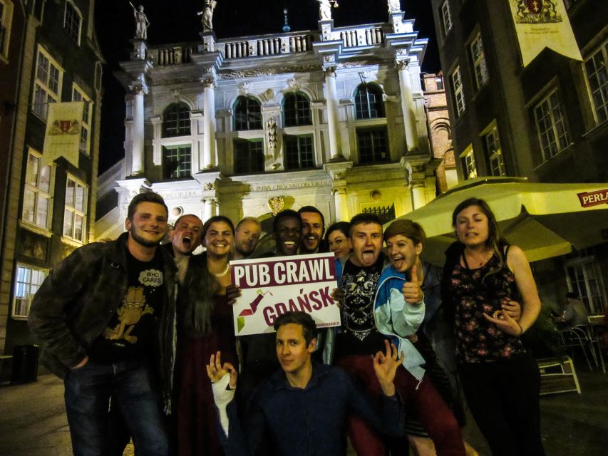 Gdansk: Pub Crawl with Complimentary Drinks - Neptune’s Fountain Meet-Up: Start Easy, Start Together