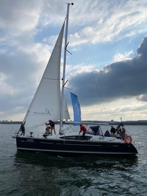 Gdansk: Scenic Evening Yacht Cruise with Welcome Drink - Skippers and guides: friendly service, but engine noise can win