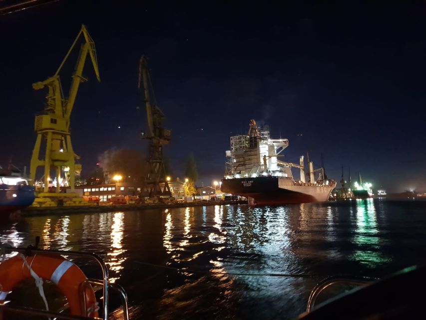 Gdansk: Scenic Evening Yacht Cruise with Welcome Drink - Do you go into the Bay of Gdańsk? It depends on weather