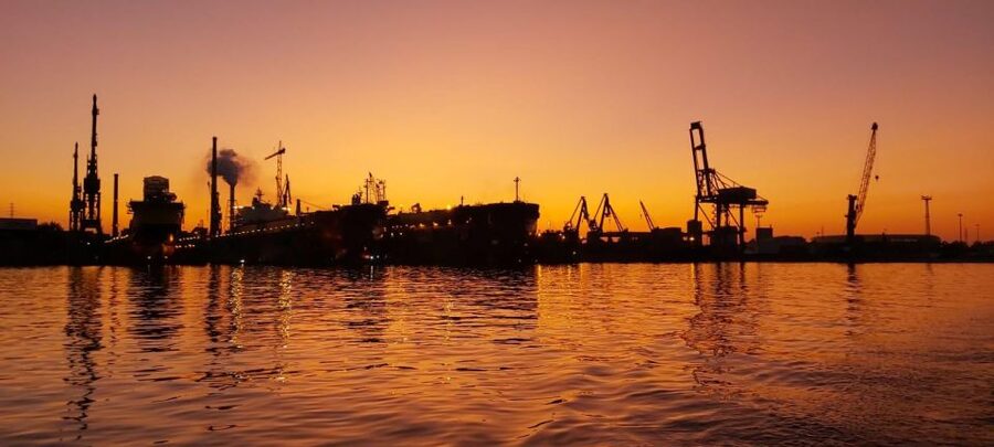 Gdańsk: Scenic Sunset Cruise with Welcome Drink - What you see as you glide past Motława landmarks