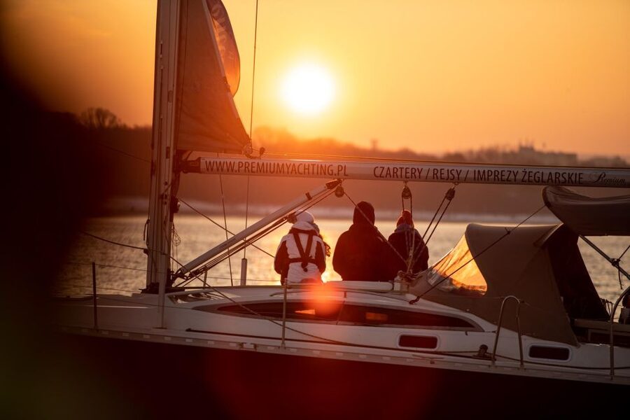 Gdańsk: Scenic Sunset Cruise with Welcome Drink - Getting to Oria Magic House and the boarding spot
