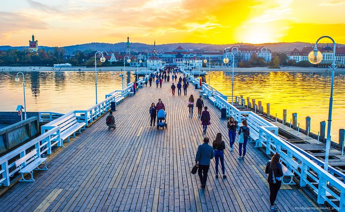 Gdansk Shore Excursion Private Sightseeing Tour - Gdynia in 30 minutes: Kosciuszki Square and naval ship reminders