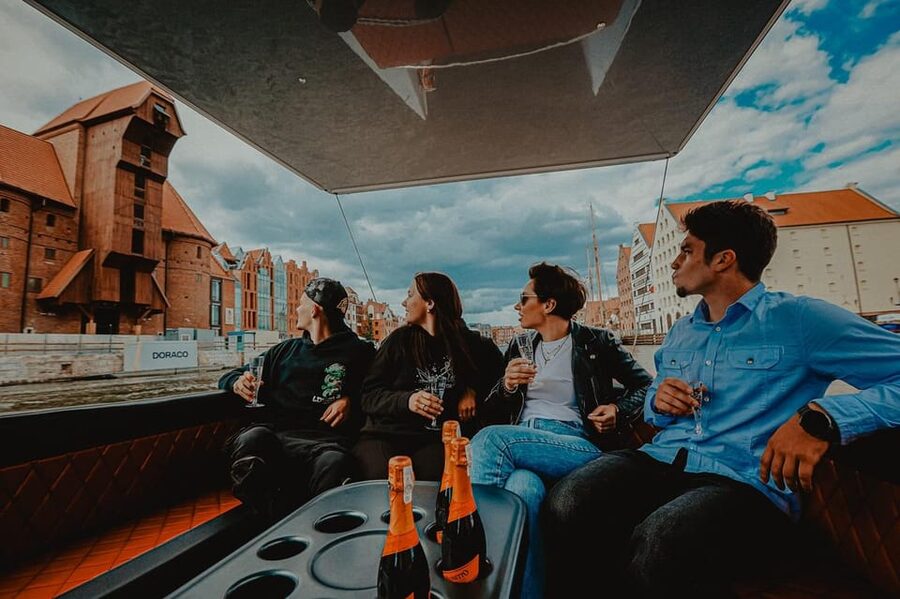 Gdańsk: Sightseeing EcoCruise around the Old Town of Gdansk - Old Town, the river channel, and the red crane moment