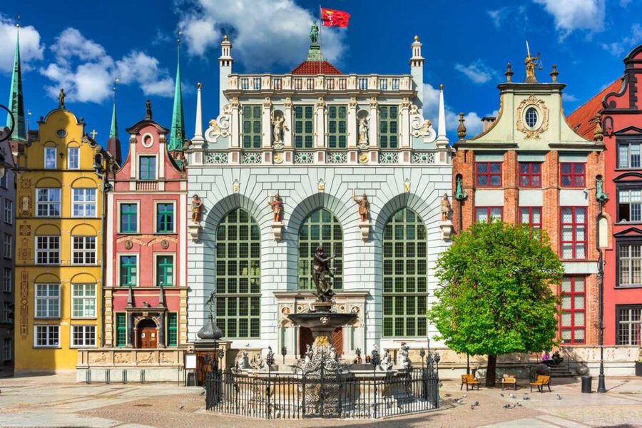 Gdansk: Small Group Walking Tour - Gold and Green Gate, a route marker you will remember
