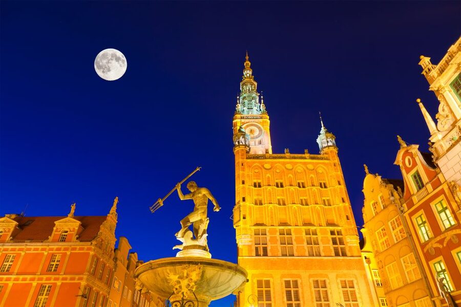 Gdansk: Small Group Walking Tour - Royal Road and Artus Court: merchants, power, and street-level context