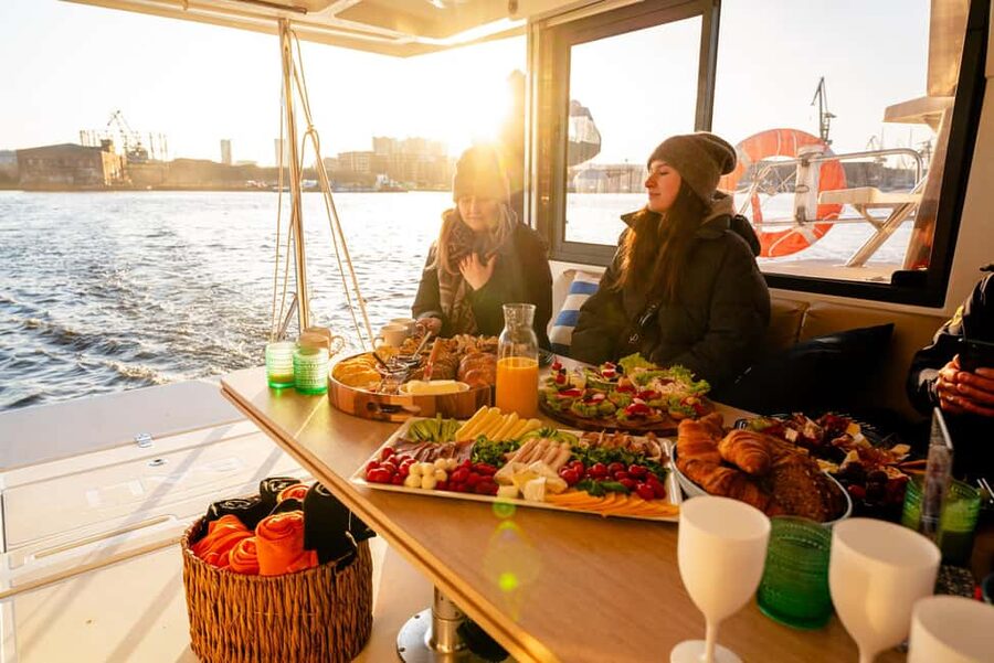 Gdansk/Sopot: Breakfast Cruise on a Catamaran - A 2-hour catamaran morning on the Bay of Gdansk
