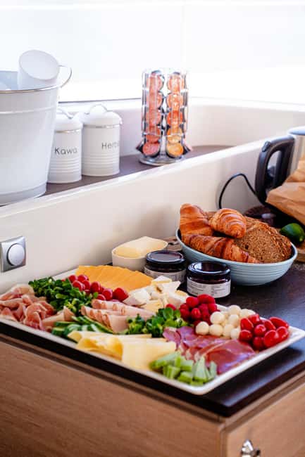 Gdansk/Sopot: Breakfast Cruise on a Catamaran - Steering the catamaran: the hands-on moment