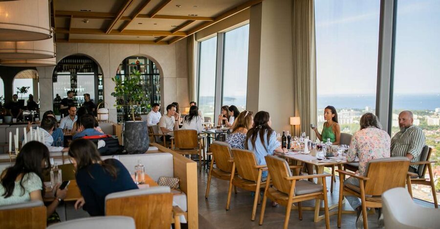 Gdańsk: Spanish Cuisine and City Views From the Top Floor - Who should book this rooftop Spanish dinner