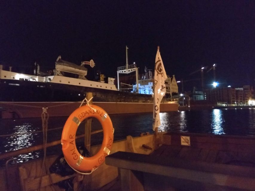 Gdańsk: Sunset Cruise on a Historic Polish Boat - Granary Island and Ołowianka: Small Islands With Big Visual Payoff