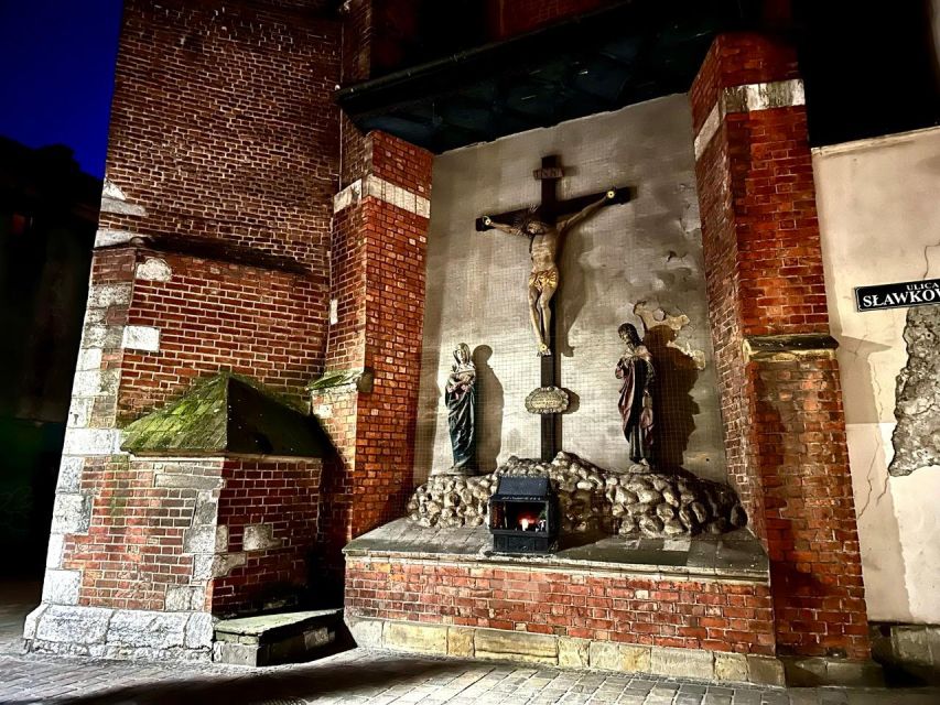 Ghosts & Crimes: Macabre Kraków Walking Tour in English - The Haunted Palace Element: Eerie Legends You Can Actually Walk Through