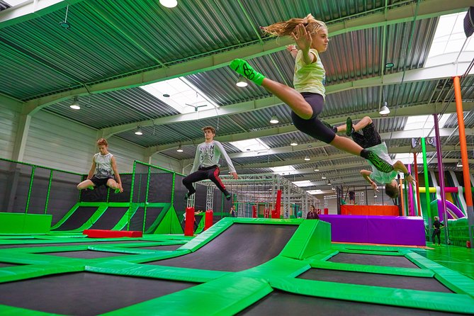 GOjump MEGAPARK Kraków-Sikorki - 1 hour Trampoline Park ticket - First 20 Minutes Matter: Arrival, Socks, and Hourly Timing
