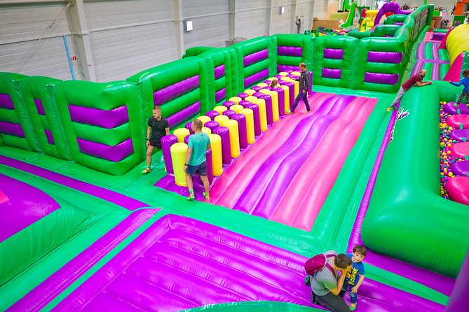 GOjump MEGAPARK Kraków-Sikorki 1h ticket: GOair Inflatable Park - The 1-hour bounce plan: what to expect inside GOair and the trampoline area