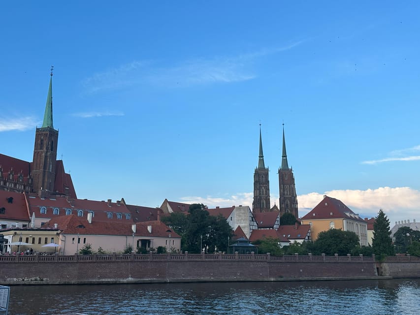 Group city tour (walking tour) through Wroclaw in German - Market Square and the Town Hall: Your Mental Compass