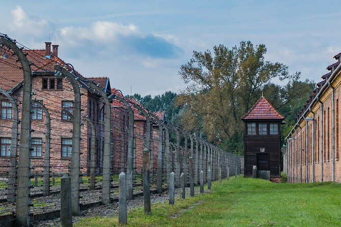 Guided Private Tour to Auschwitz Birkenau & Krakow from Wroclaw - Kraków handoff: the meeting point, the map, and Rafael’s helpful vibe