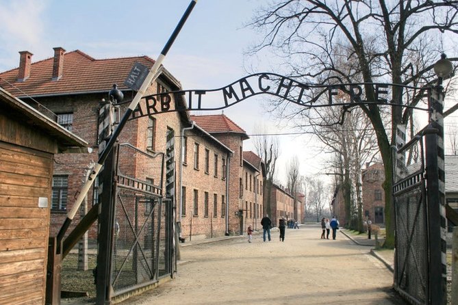 Guided Tour Krakow to Auschwitz-Birkenau with pickup options - Krakow to Auschwitz-Birkenau: What This Tour Gets Right