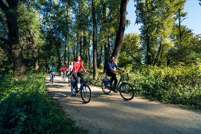 Half-Day Warsaw City Sightseeing Bike Tour for Small Group - Tomb of the Unknown Soldier and the garden reset