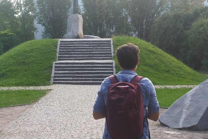 Historical Walking Tour of Jewish Warsaw - First stop at Sienna 53: meeting at Baguette Mi